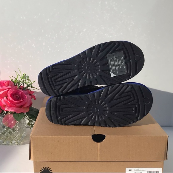 UGG Classic Short Sequin Boot - Picture 9 of 11